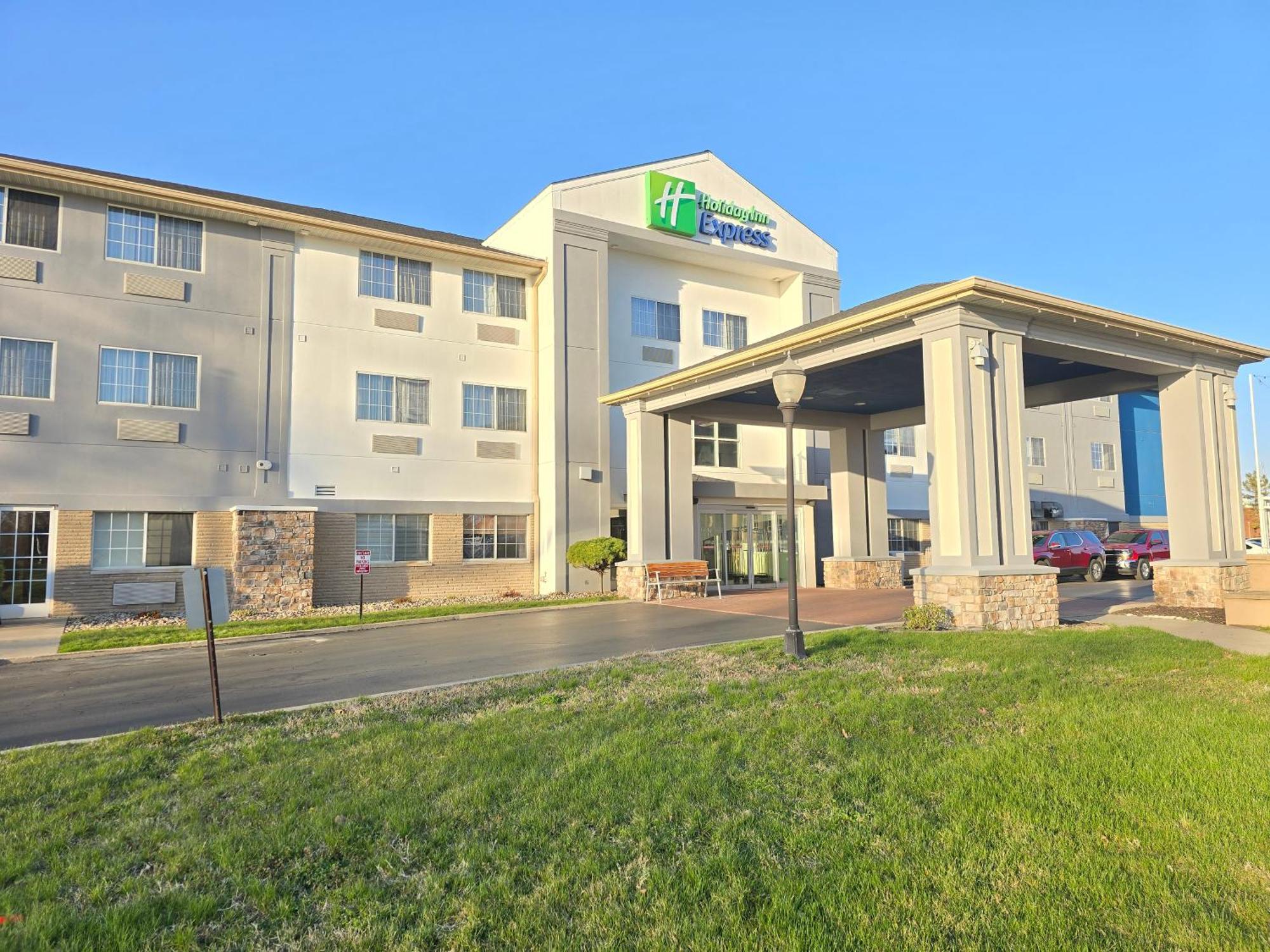 Holiday Inn Express Hotel & Suites-Saint Joseph By Ihg מראה חיצוני תמונה